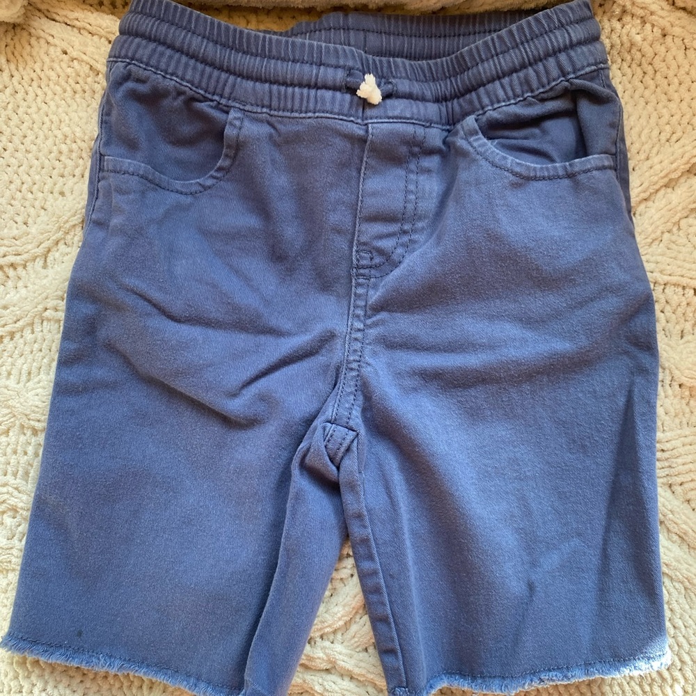 Boys shorts. Size 5T. Excellent condition.